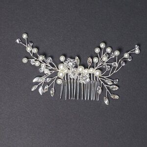 Crystal and faux pearl bridal hair comb NWOT